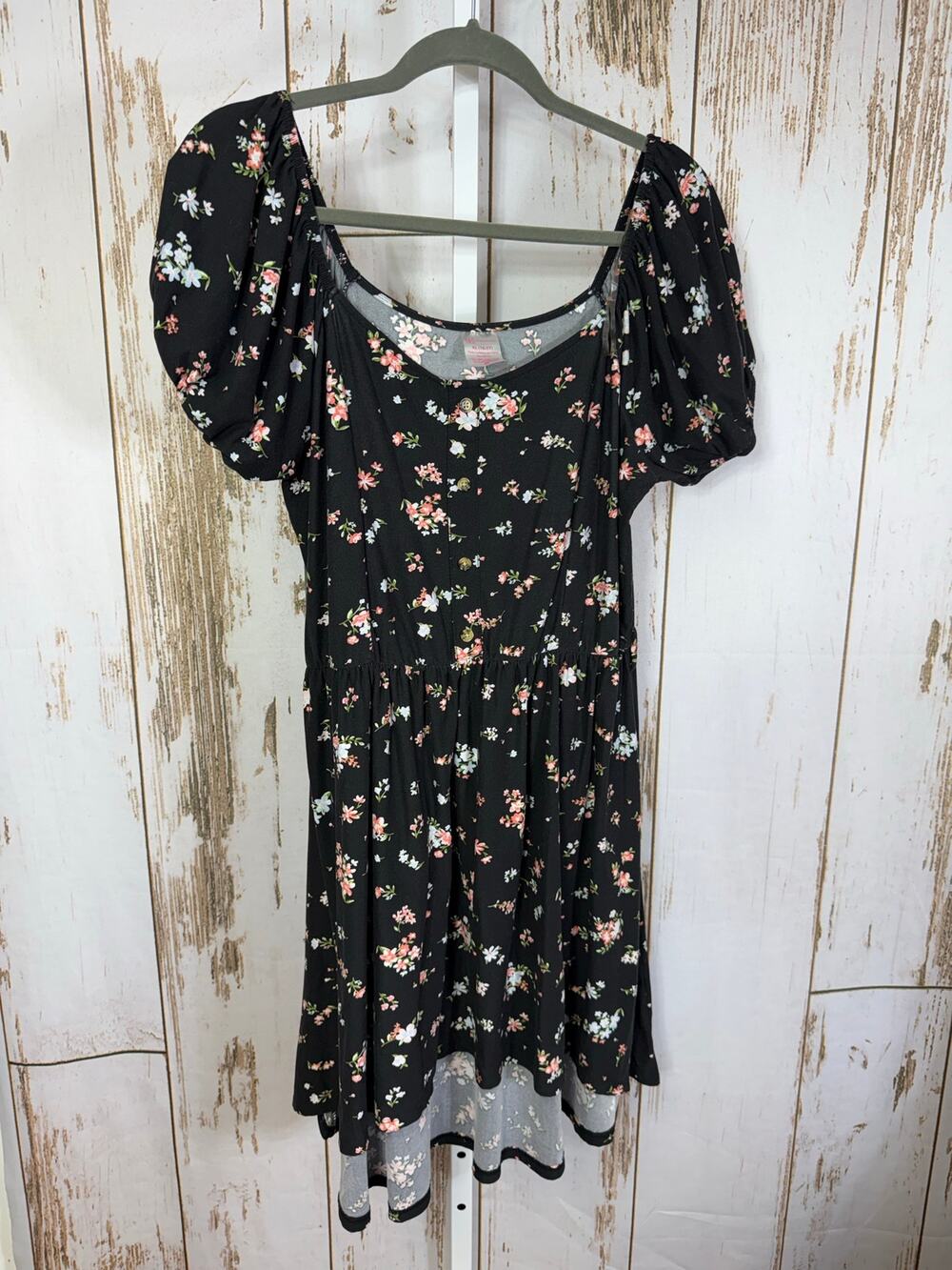 No Boundaries, Floral Off the Shoulder Babydoll Dress. Size XL. Excellent cond!
